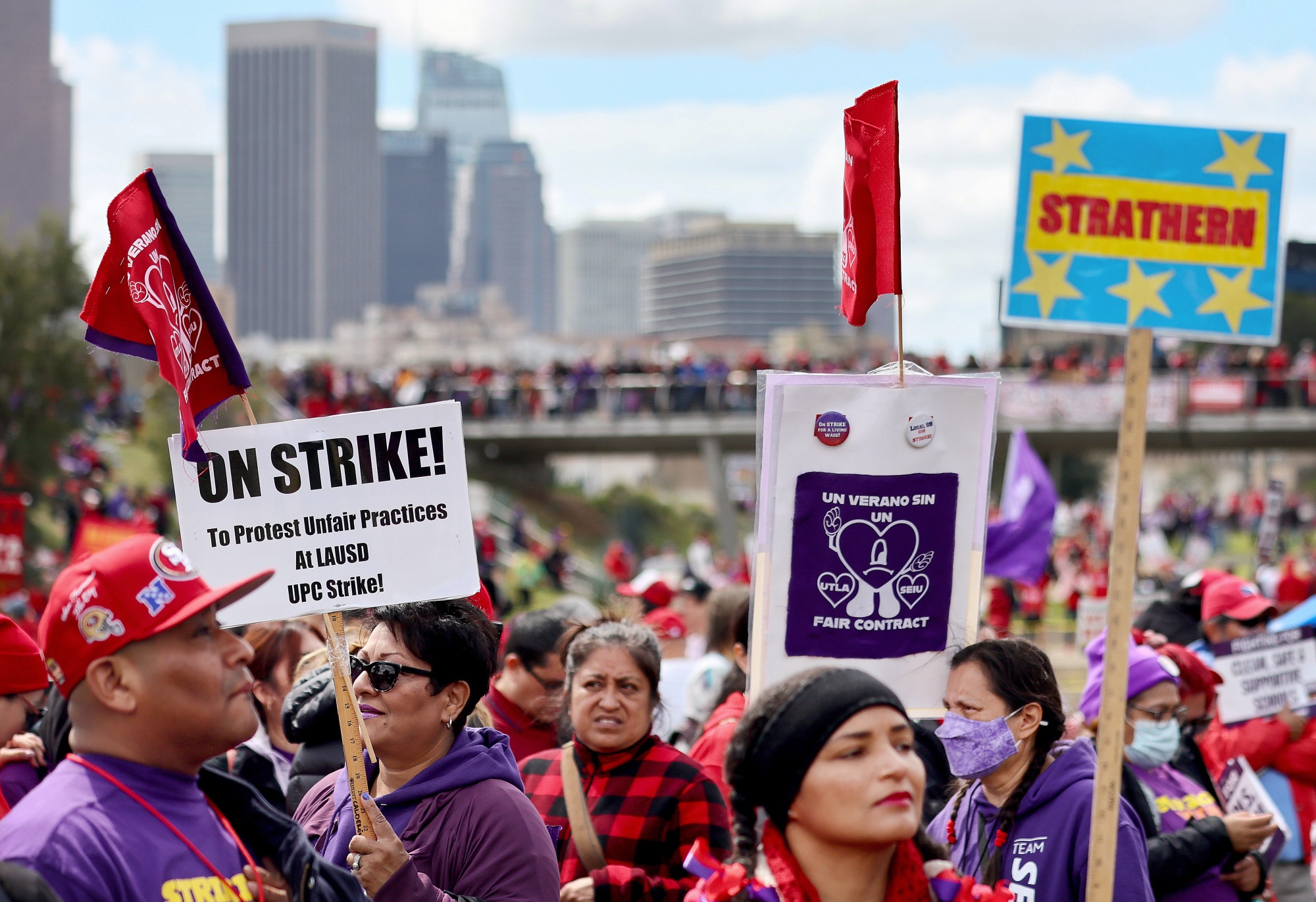 An agreement has been reached between the workers' union and the Los Angeles Unified School District